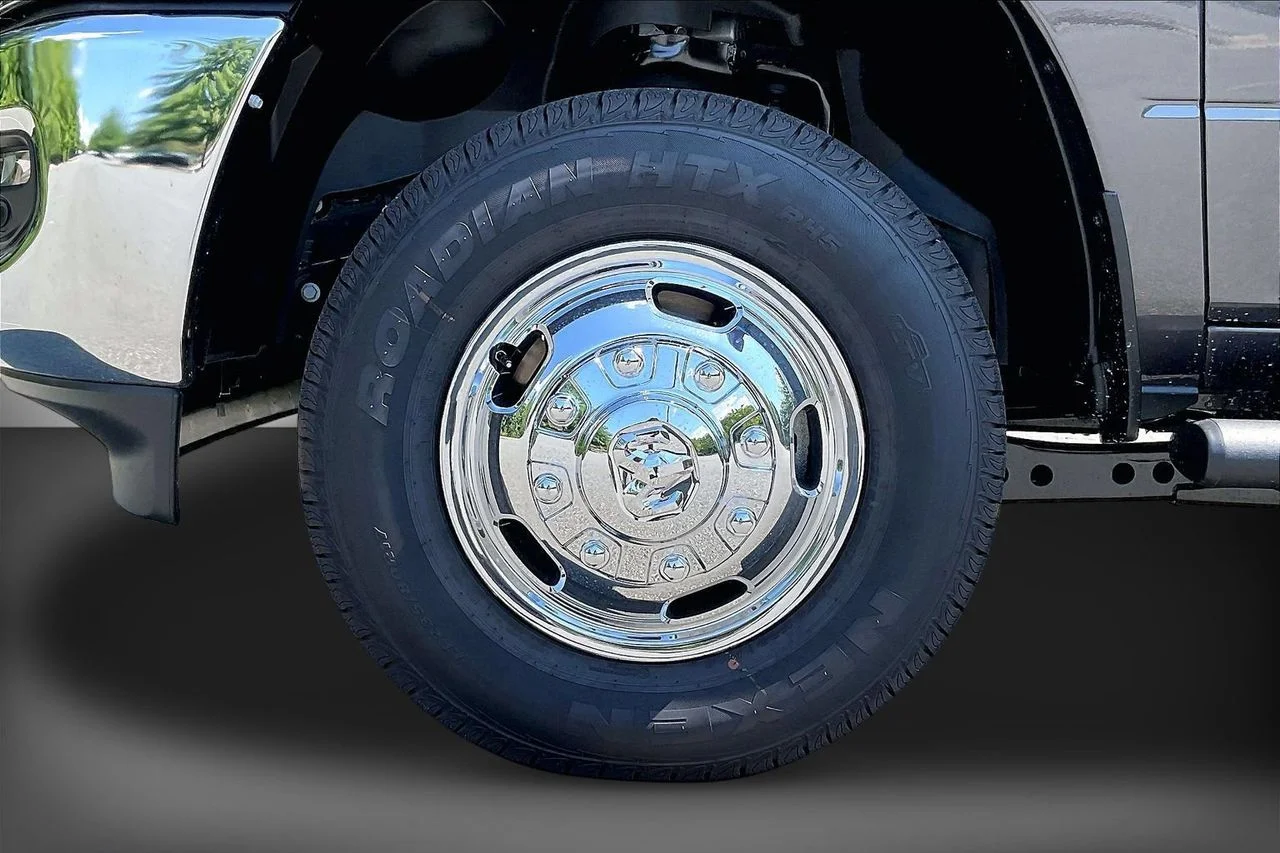 New 2026 Granite Crystal Metallic Clear-Coat Exterior Paint RAM Tradesman image 28