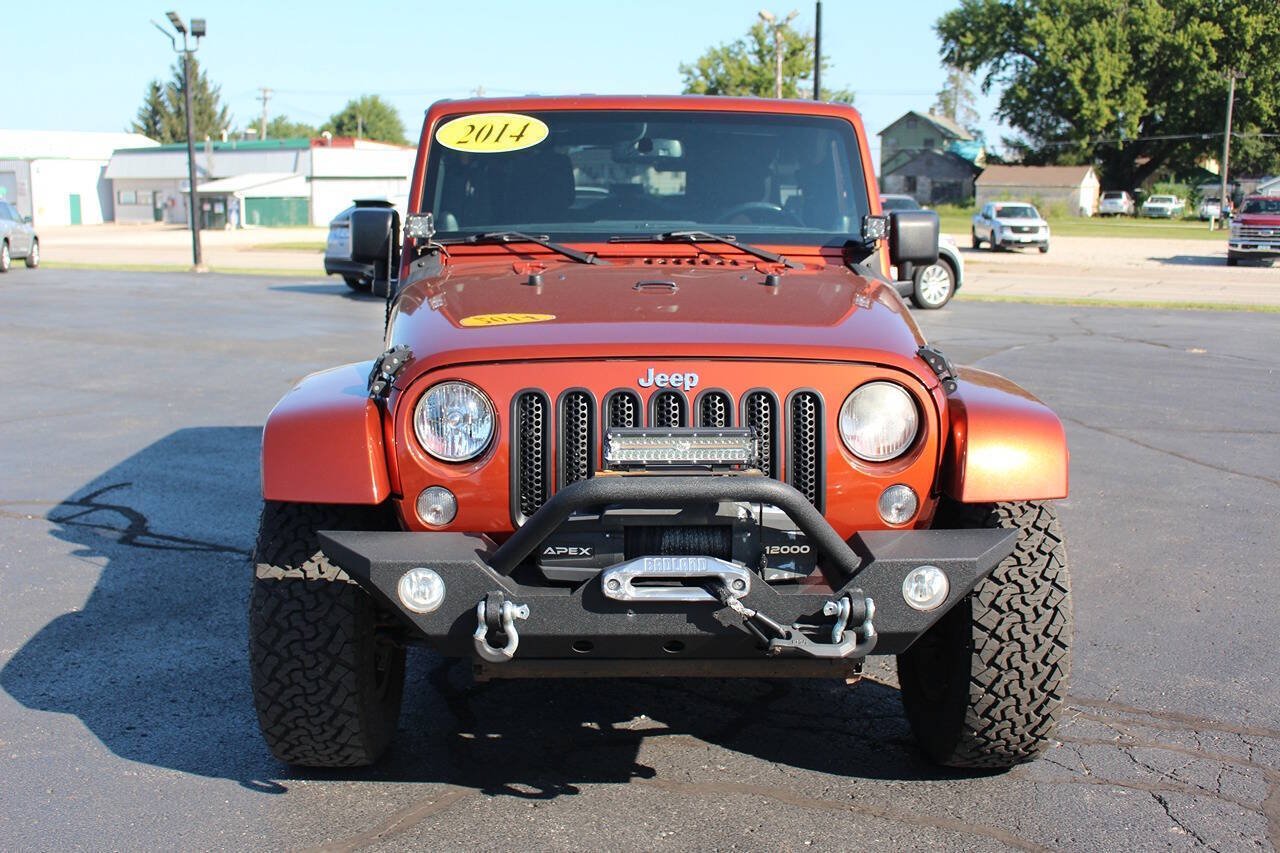Used 2014 Copperhead Pearl Coat Jeep Sahara 4x4 4dr SUV image 5