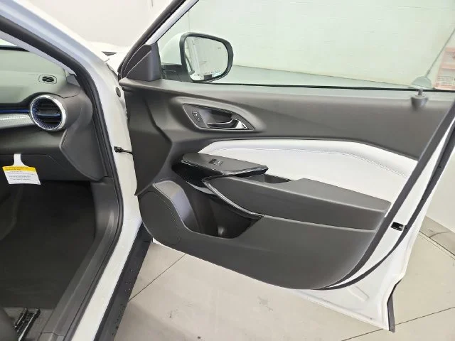 2026 Chevrolet Trax LT - Photo 24