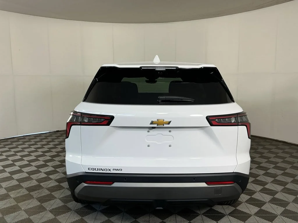 New 2027 Summit White Chevrolet LT image 7