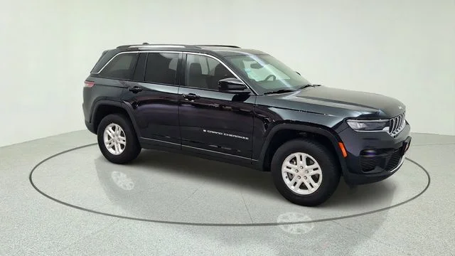 Used 2023 Black Jeep Laredo image 38