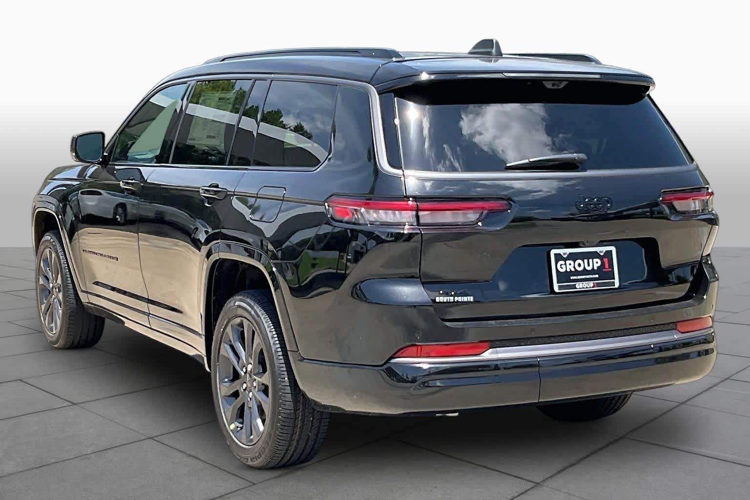 New 2026 Diamond Black Crystal Pearl-Coat Exterior Paint Jeep Limited Reserve image 12