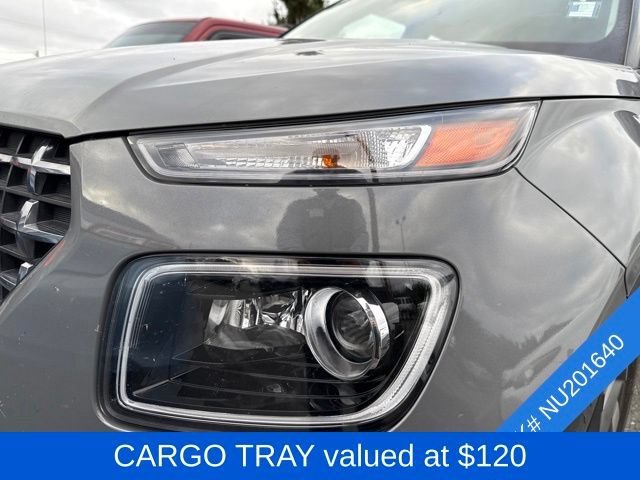 Used 2022 Galactic Gray Hyundai Limited image 3