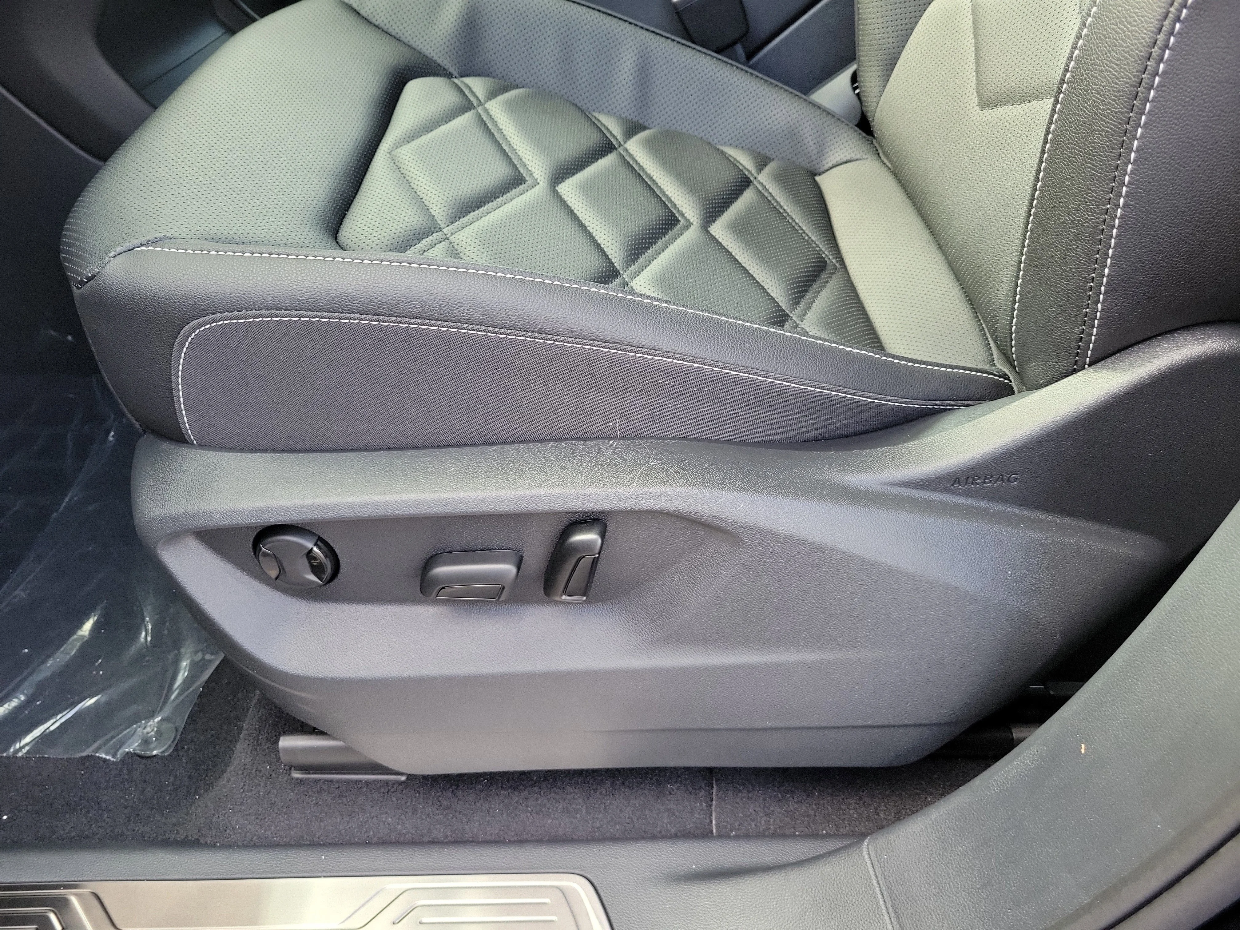 New 2026 Black Volkswagen SE w/Technology image 20