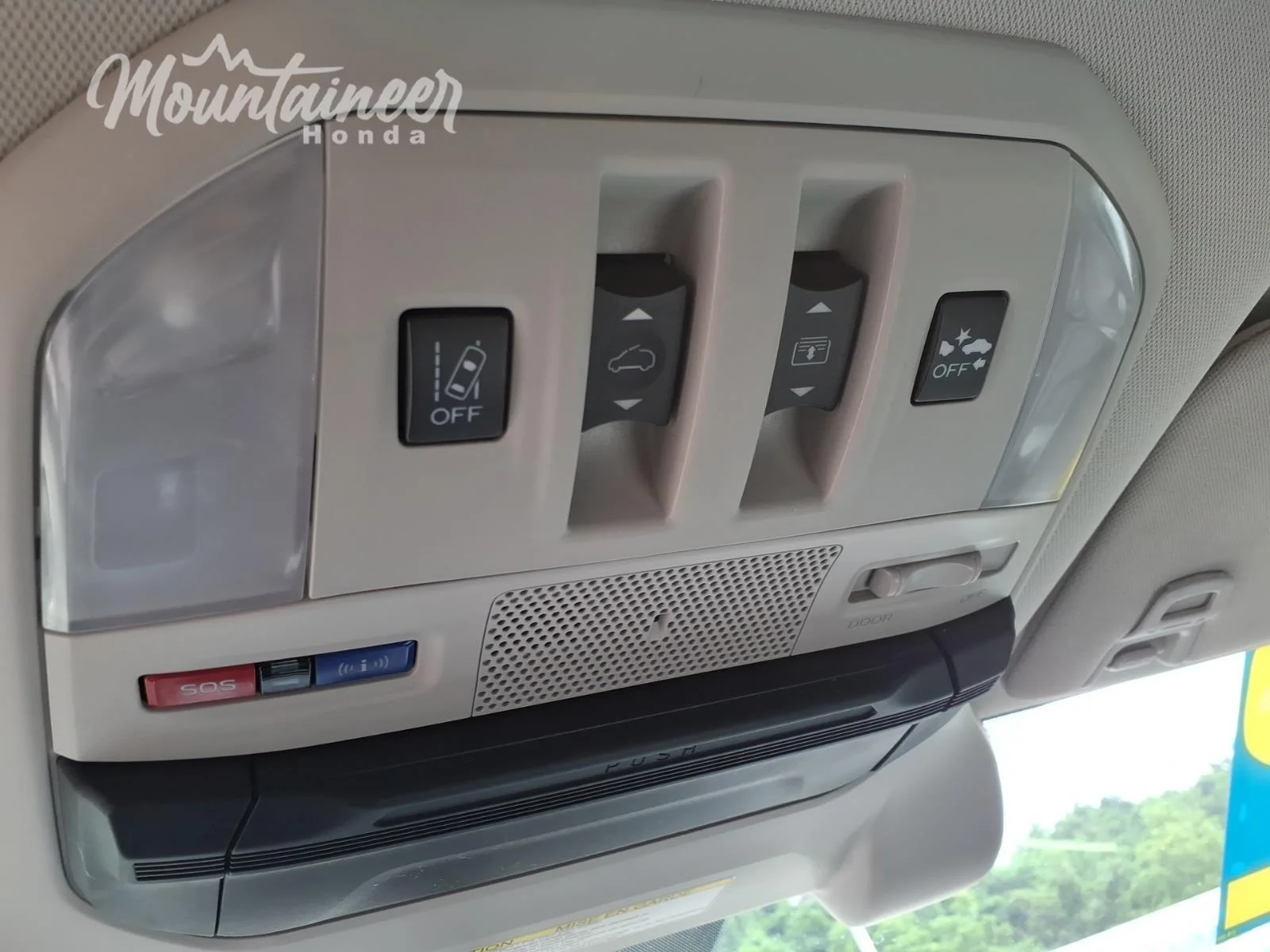 Used 2022 Crystal White Pearl Subaru Limited image 38