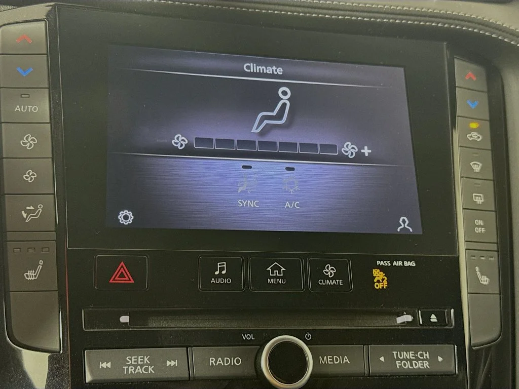 Certified Used 2022 Black INFINITI LUXE image 19