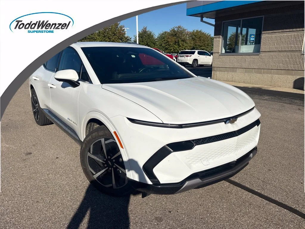 Used 2024 Summit White Chevrolet 2LT image 1