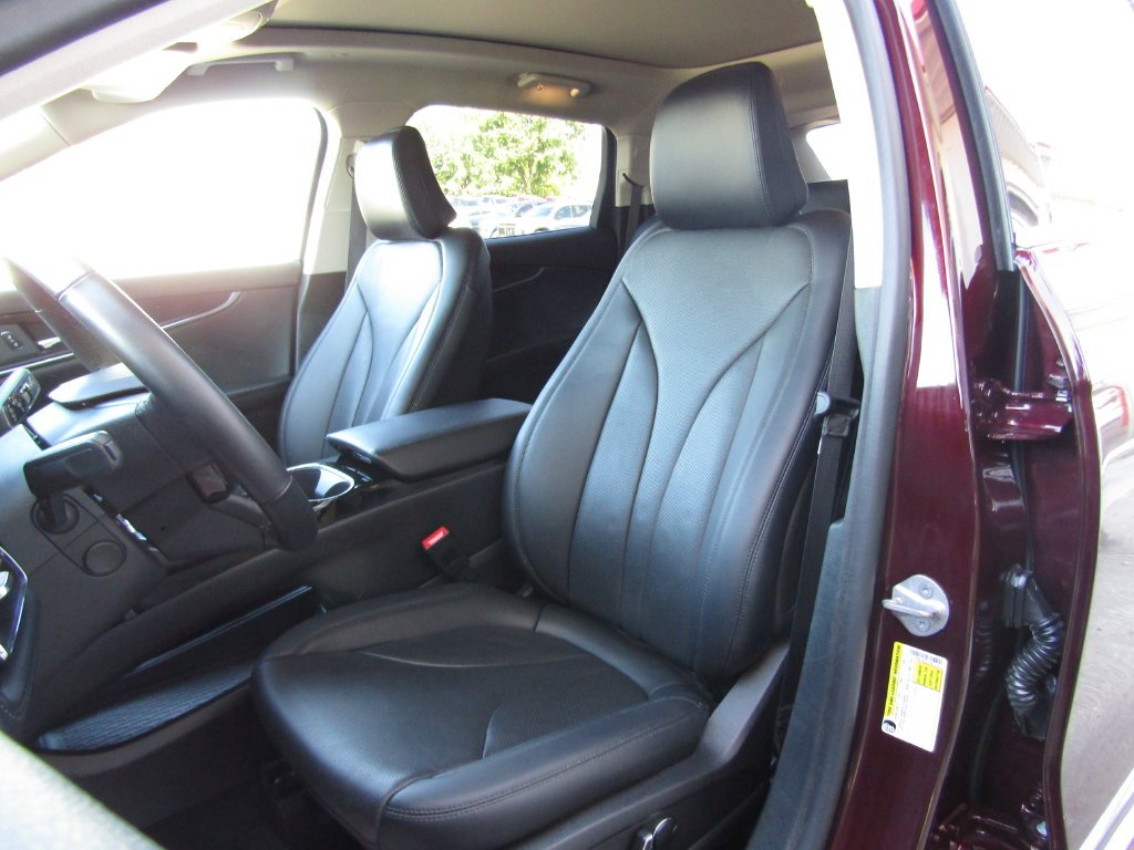 Used 2023 Red Lincoln Reserve image 24