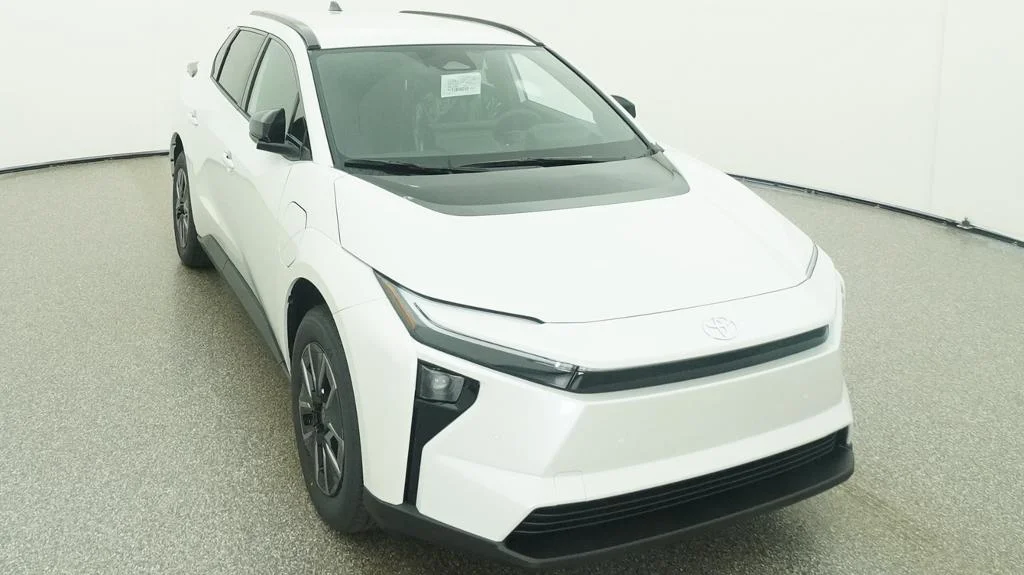 New 2026 Wind Chill Pearl Toyota XLE image 35