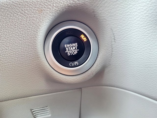 Used 2023 Black Chrysler Touring L image 18