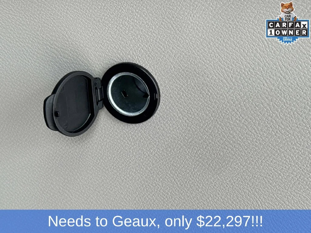 Used 2023 Silver Chrysler Touring L image 18
