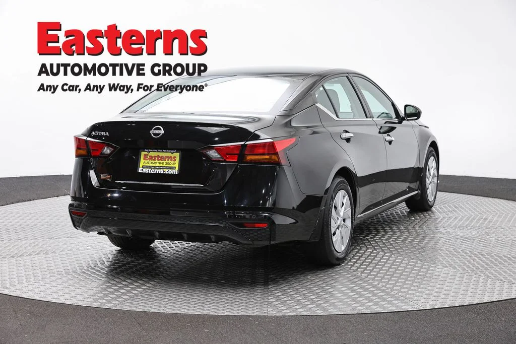 Used 2023 Black Nissan 2.5 S image 5