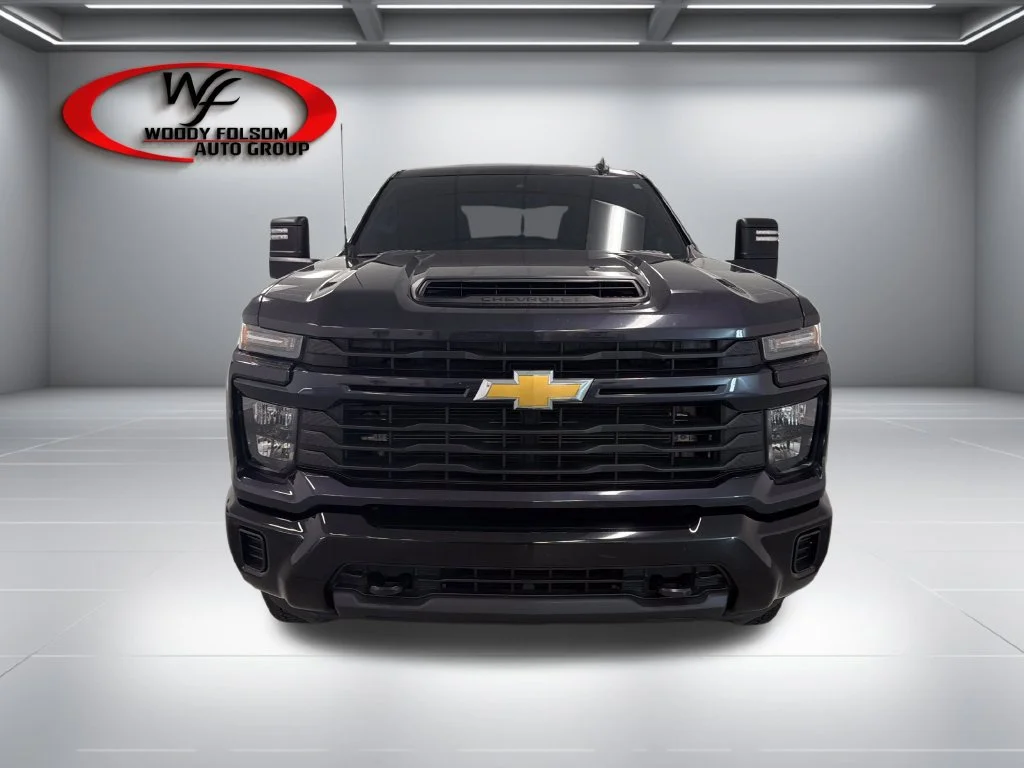 Used 2024 Gray Chevrolet Custom image 4