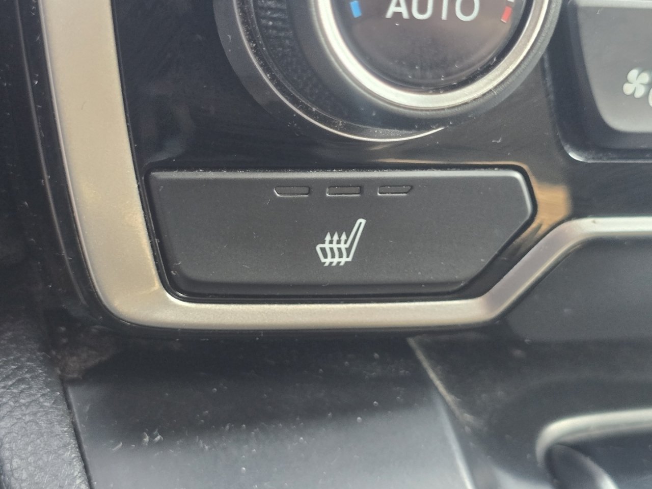 Used 2017 White Honda EX-L image 31