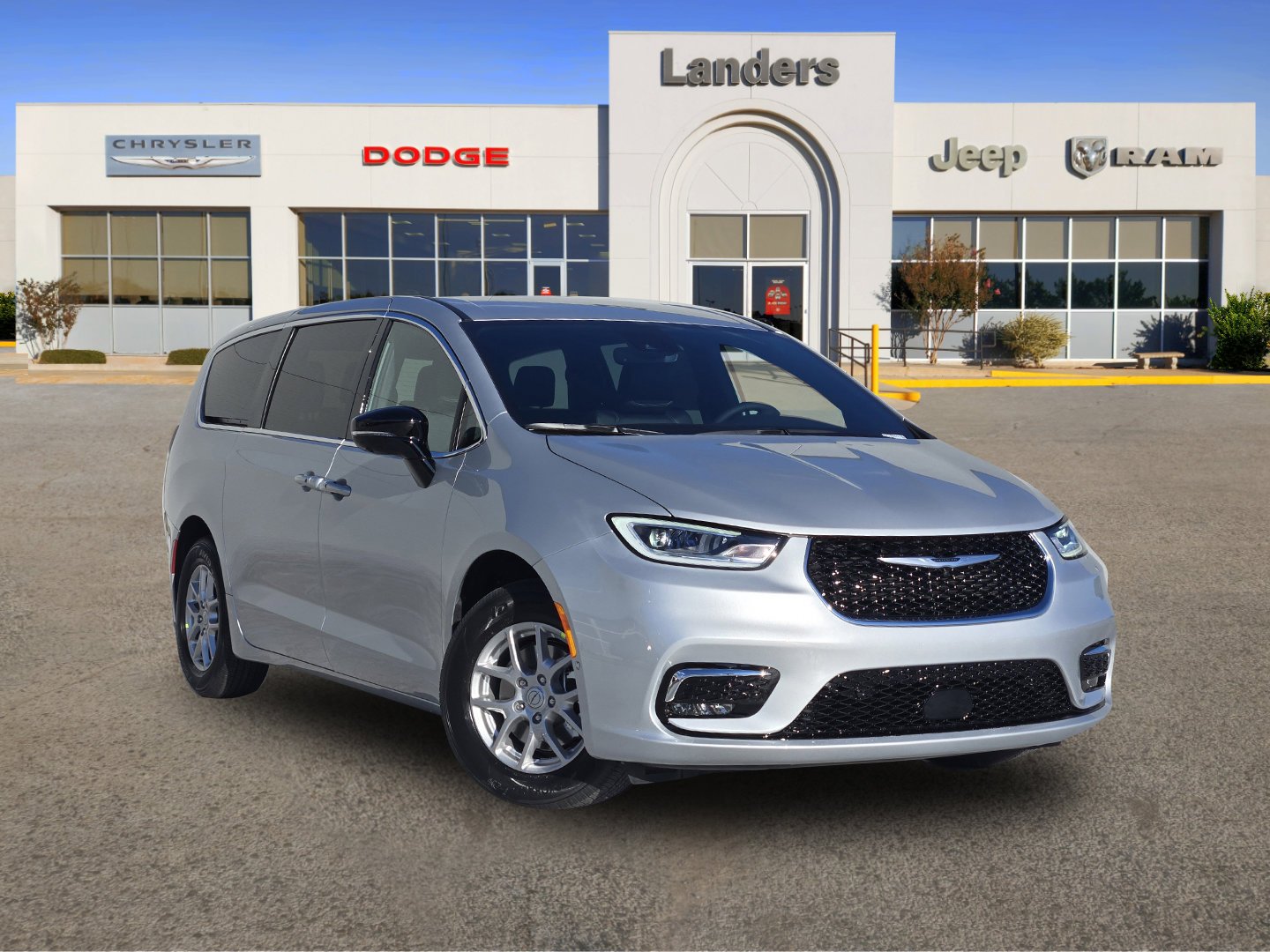 2026 Chrysler Pacifica Select's photo