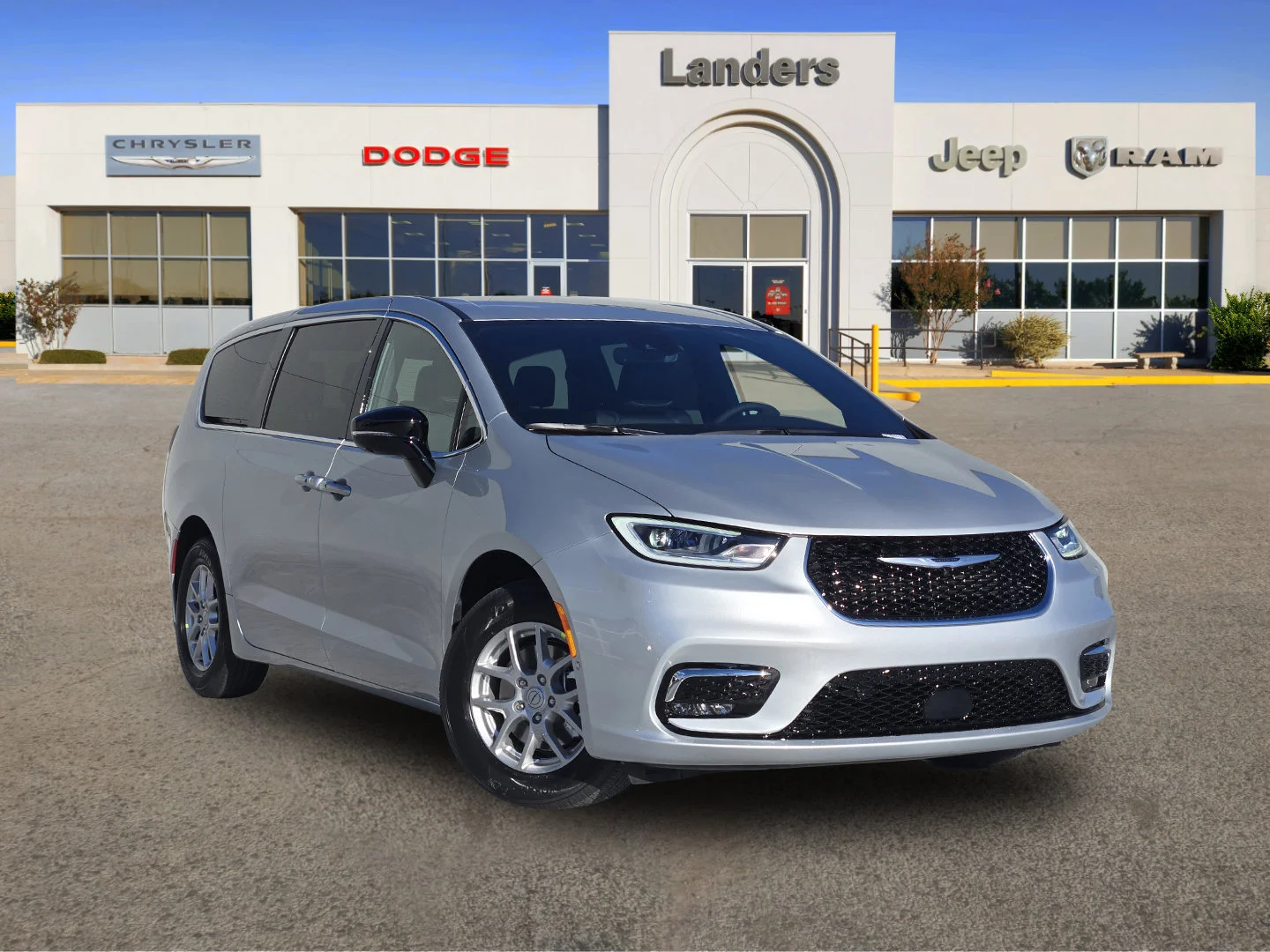 2026 Chrysler Pacifica Select's photo