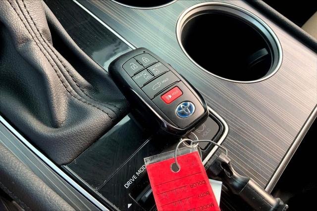 Certified Used 2024 WIND CHILL PEARL Toyota  image 15