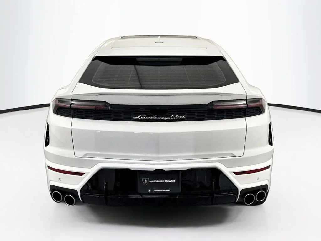 Used 2025 White Lamborghini SE image 6