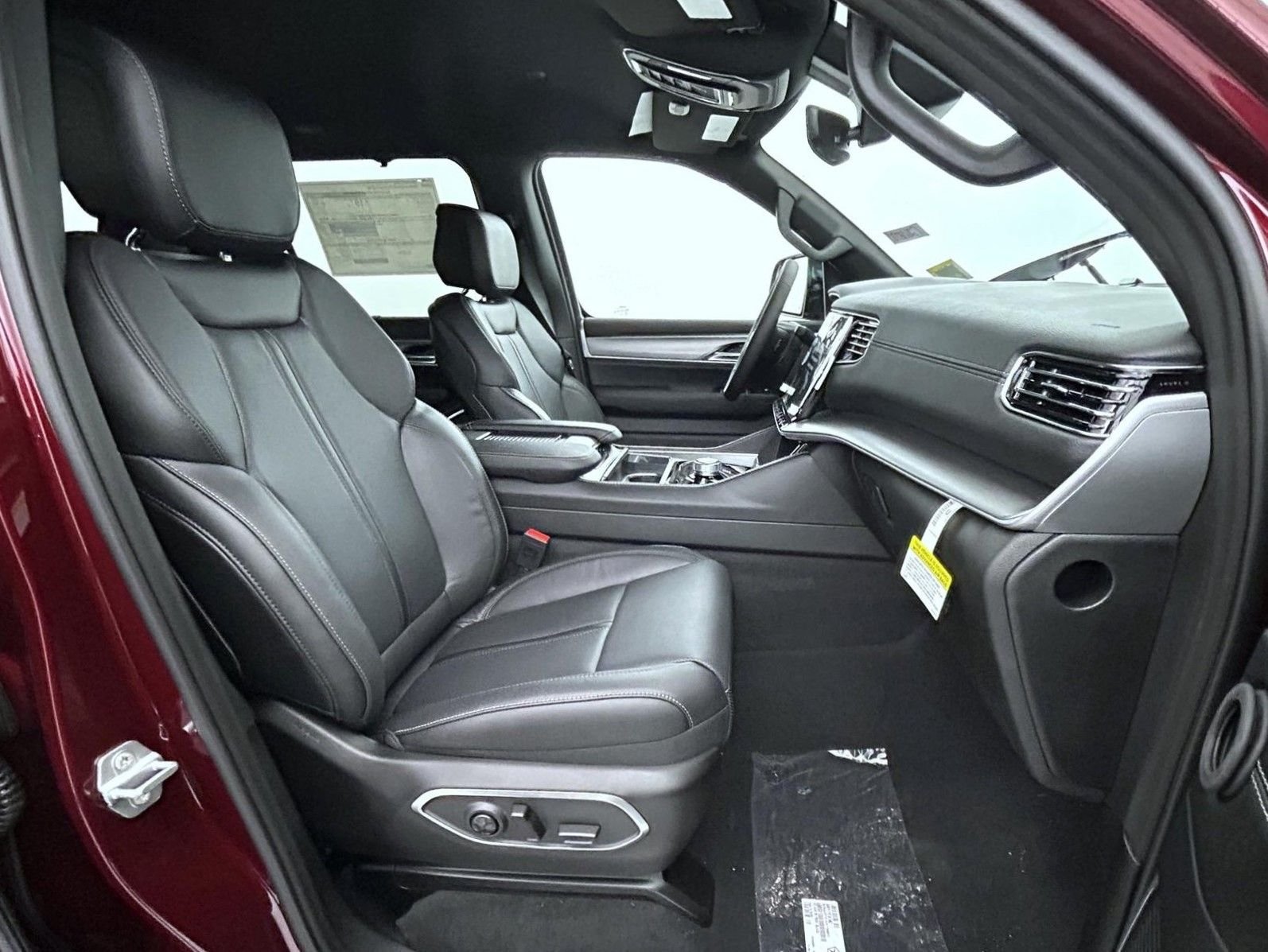 New 2026 Velvet Red Pearl-Coat Exterior Paint Jeep Limited Altitude image 15