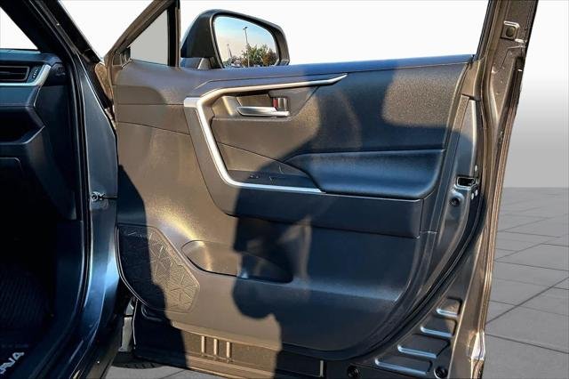 Certified Used 2025 MAGNETIC GRAY MET. Toyota  image 22