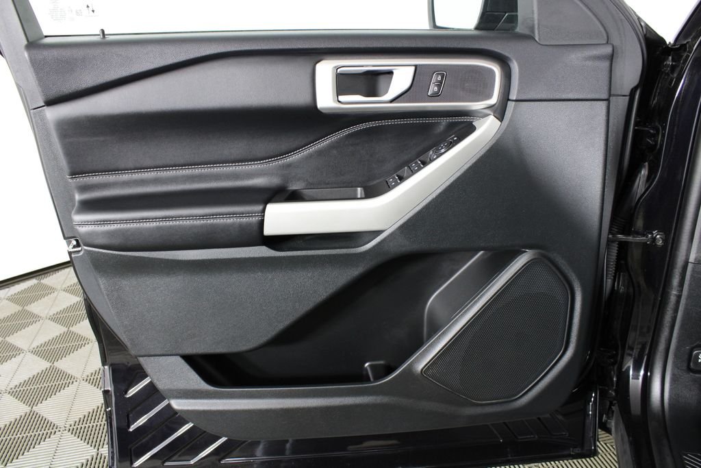 Used 2023 Black Ford XLT image 12