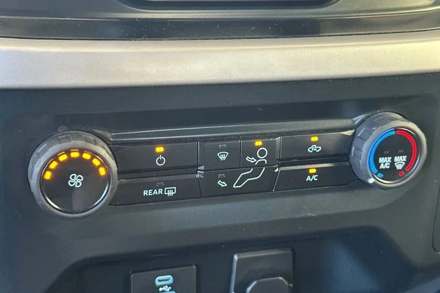 Used 2023 Oxford White Ford XLT image 23