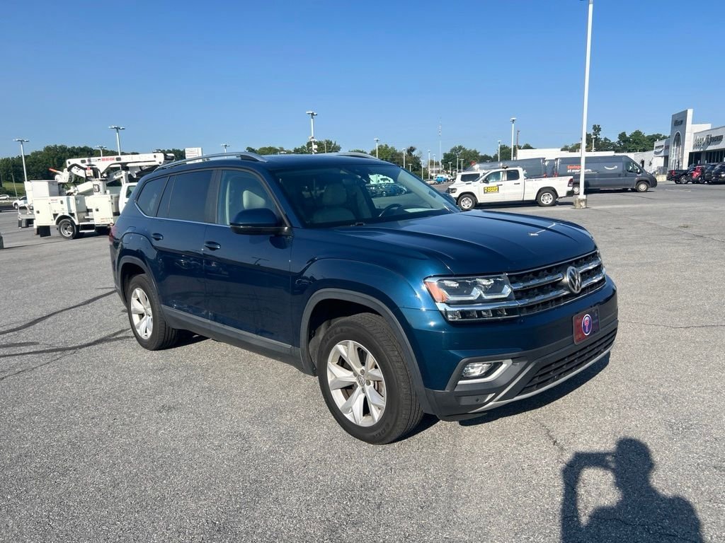 Used 2018 Blue Volkswagen SEL image 4