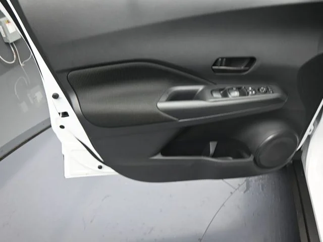 Used 2025 White Nissan S image 9