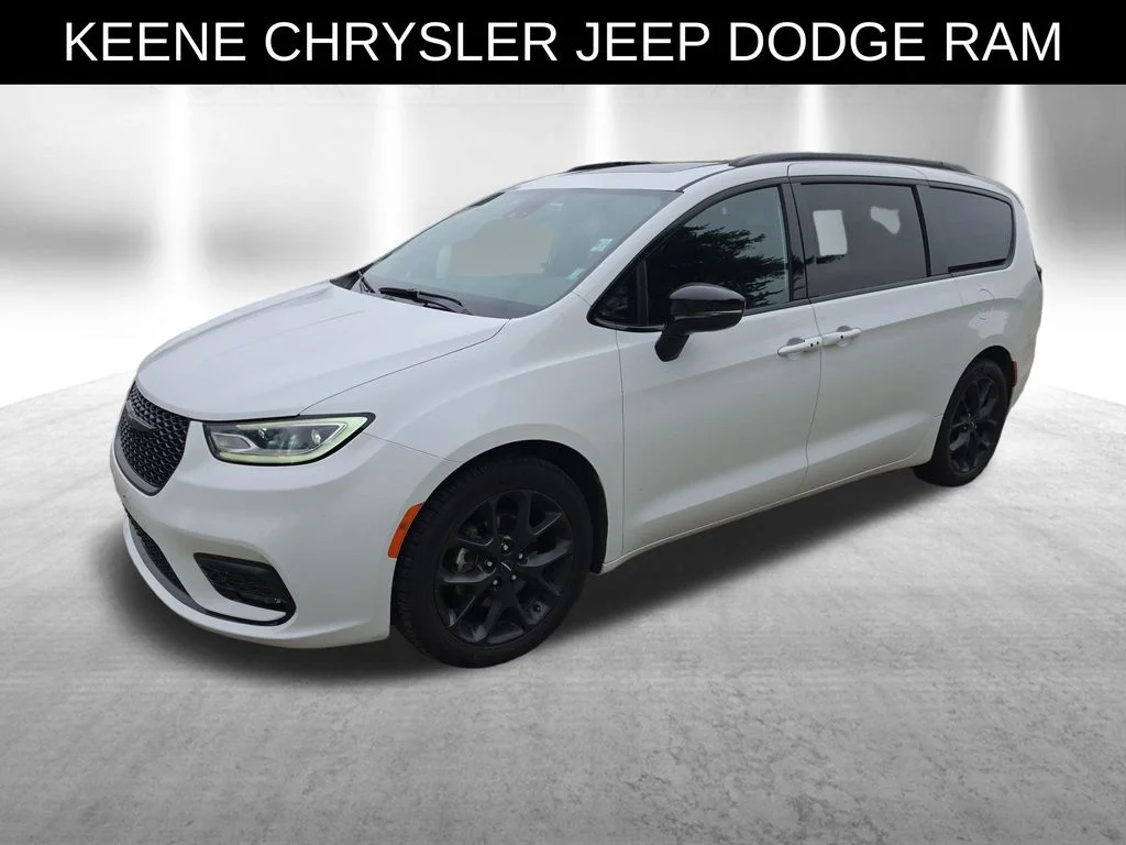 2025 Chrysler Pacifica Limited's photo