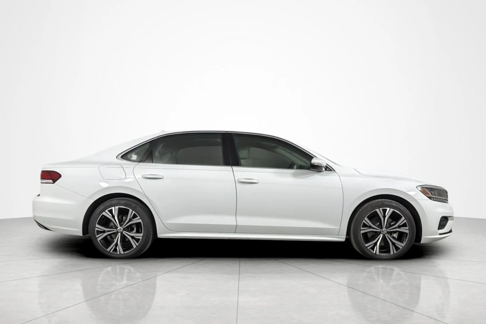 Used 2022 Pure White Volkswagen 2.0T SE Auto image 6