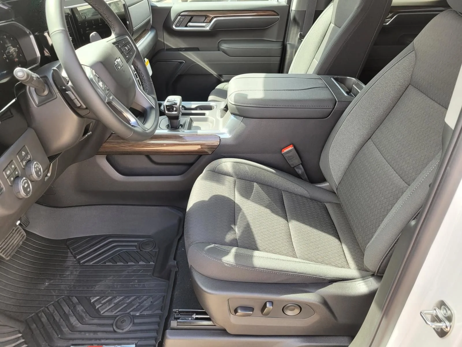 New 2026 Summit White Chevrolet LT Trail Boss image 14