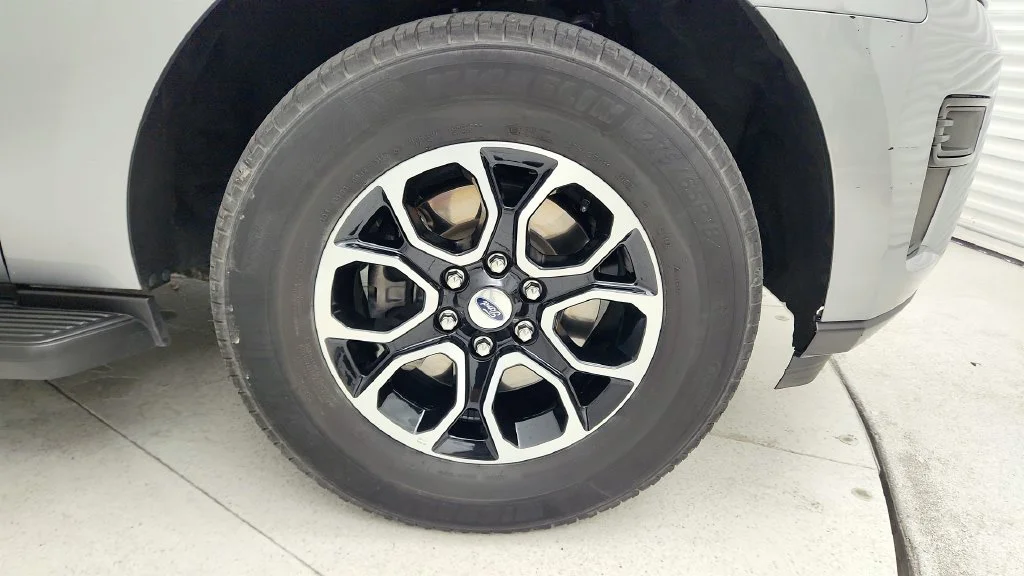 Used 2024 Gray Ford XLT image 27