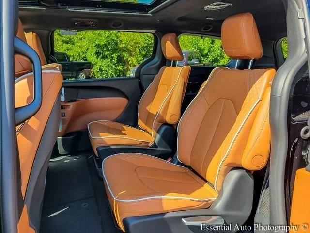 2026 Chrysler Pacifica Pinnacle - Photo 12