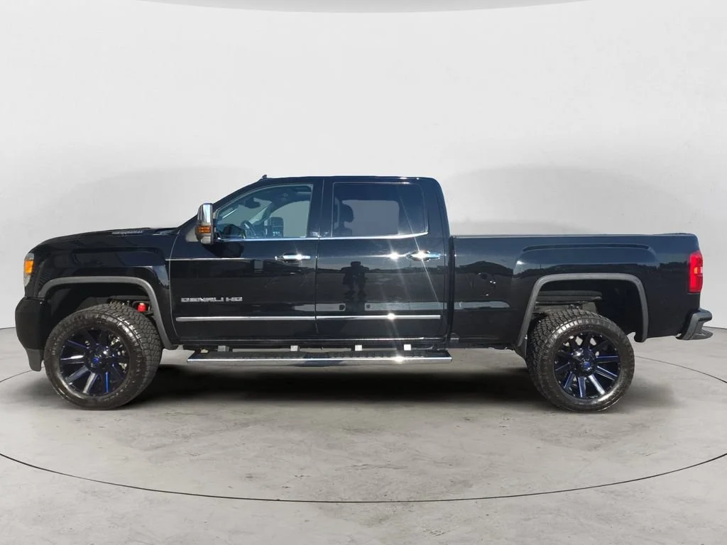 Used 2018 ONYX BLACK GMC Denali image 8