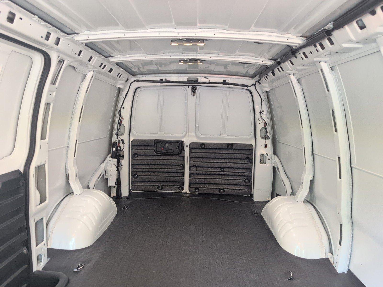 New 2026 Summit White GMC Work Van image 29