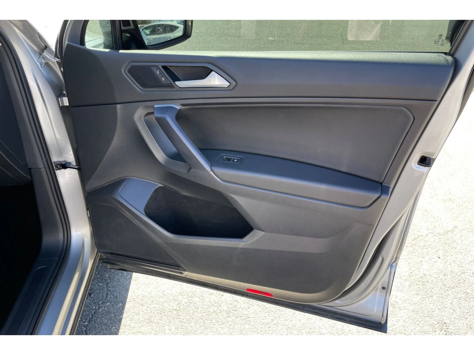 Used 2021 Pyrite Silver Metallic Volkswagen SE image 21