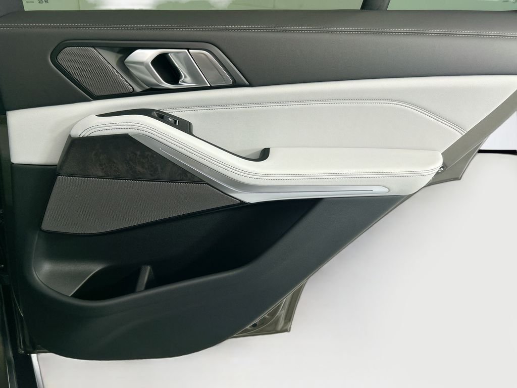 New 2026 Green Metallic BMW sDrive40i image 26