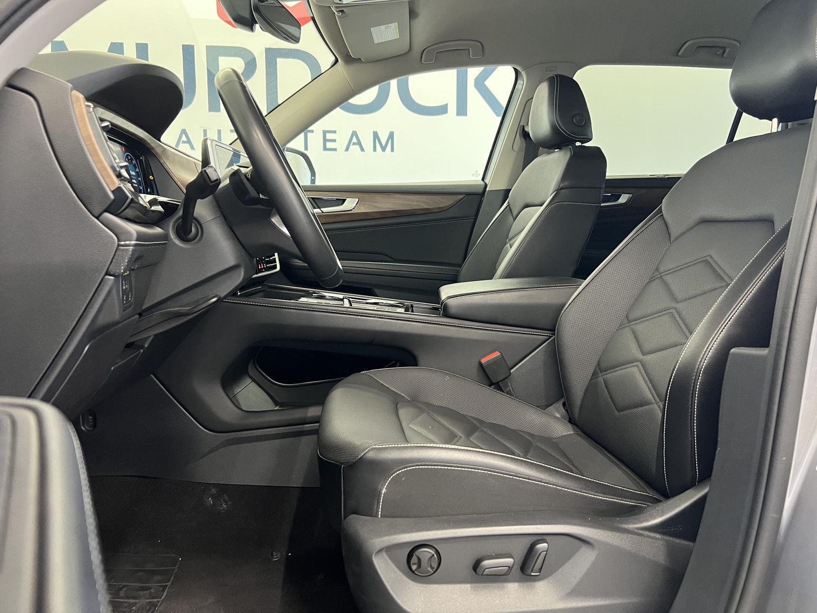 2025 Volkswagen Atlas SE w/Tech - Photo 12