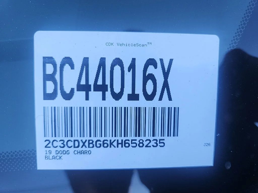 Used 2019 Black Dodge SXT image 4
