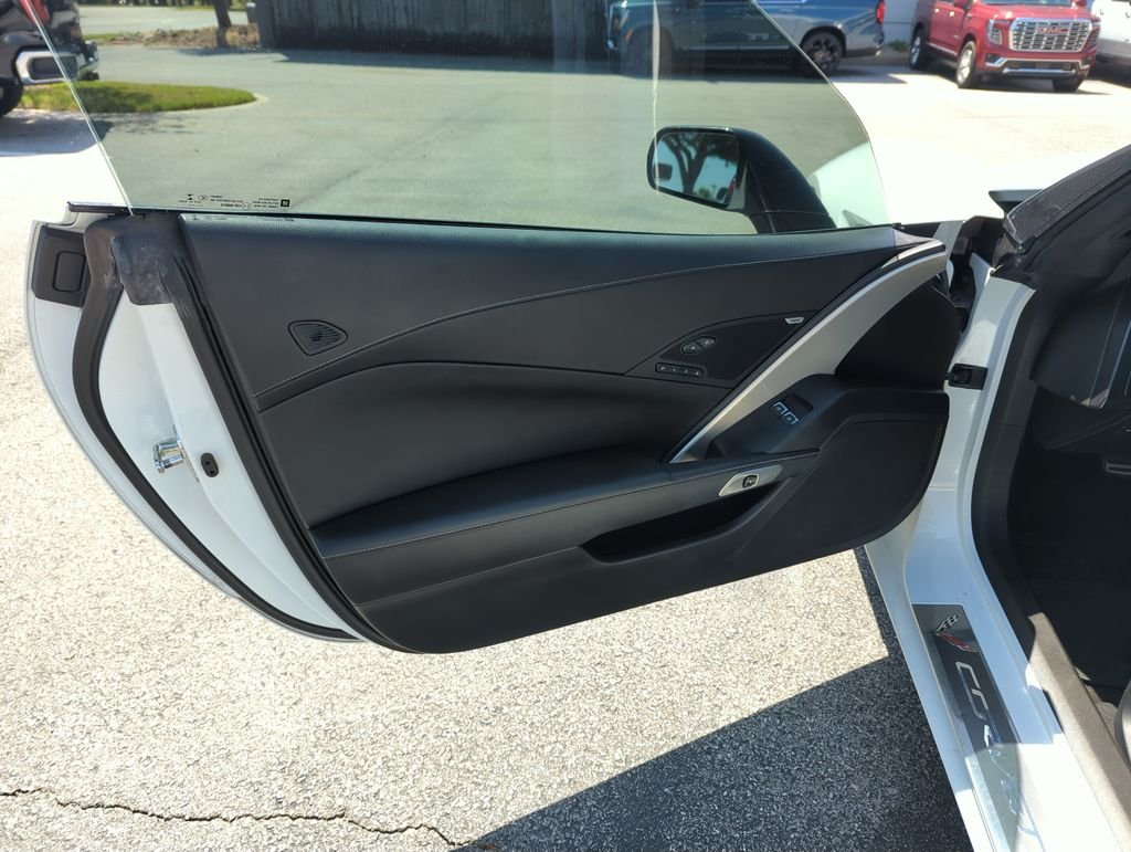 Used 2015 White Chevrolet Stingray Z51 image 13