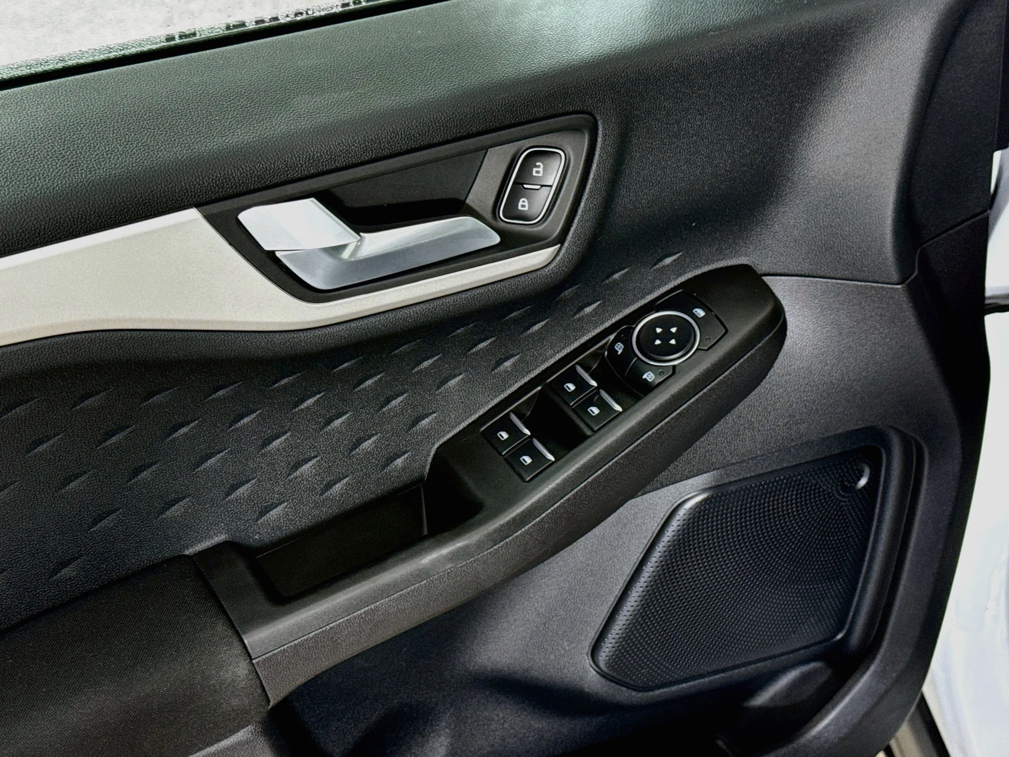 Used 2020 Oxford White Ford SE image 21