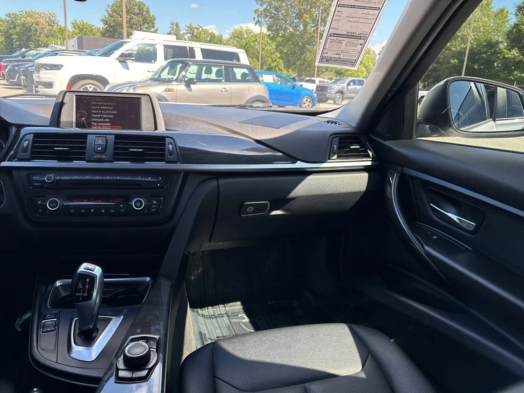 Used 2015 White BMW 320i xDrive image 11