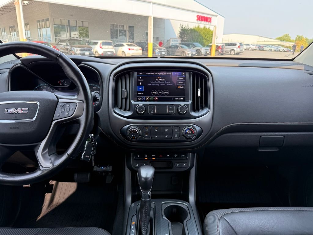 Used 2022 White GMC AT4 w/Leather image 23