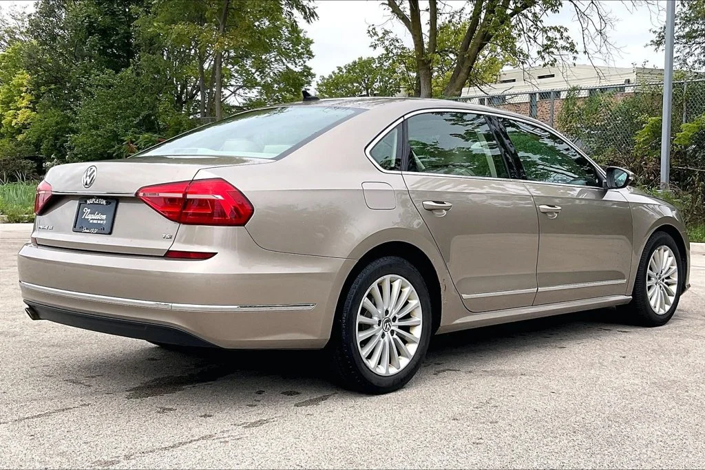 Used 2016 Silver Volkswagen 1.8T SE image 13