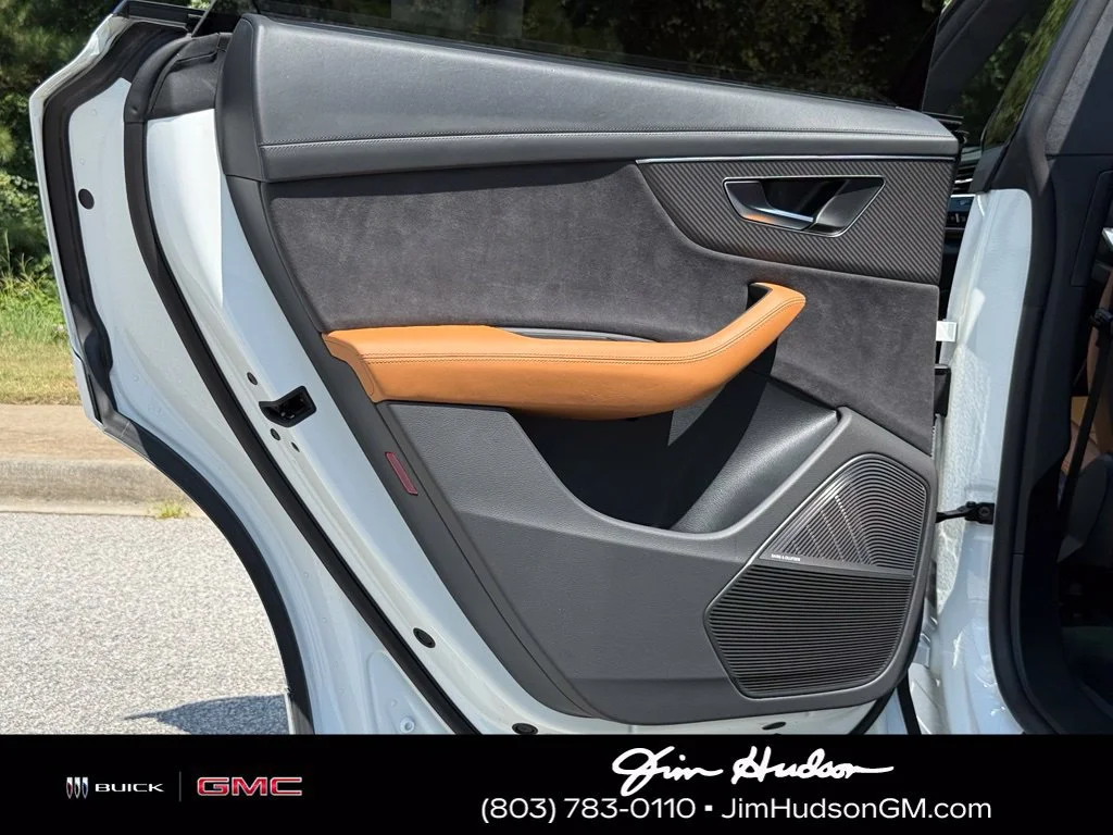 Used 2025 White Audi quattro Tiptronic image 27