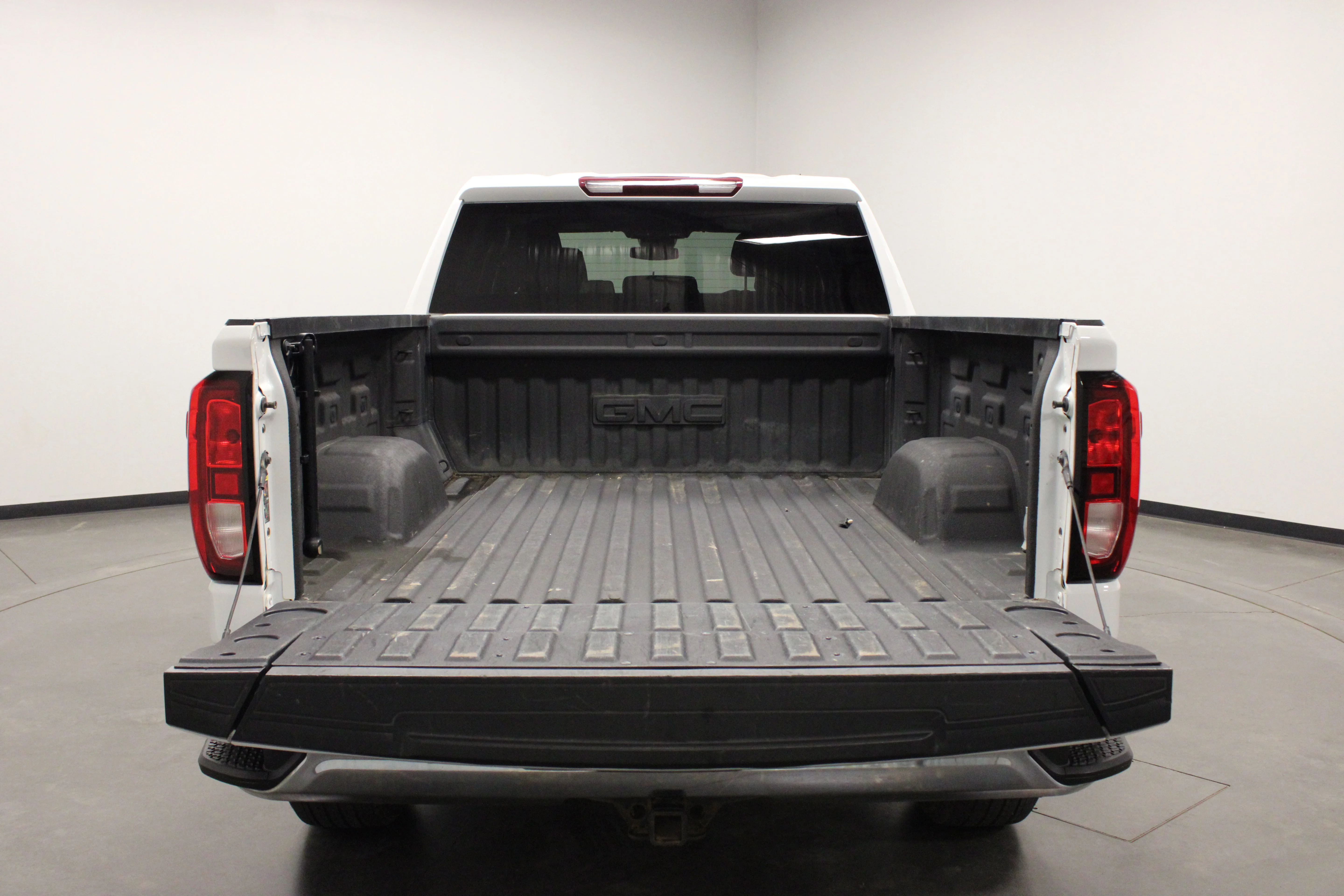 Used 2023 Summit White GMC SLE image 14