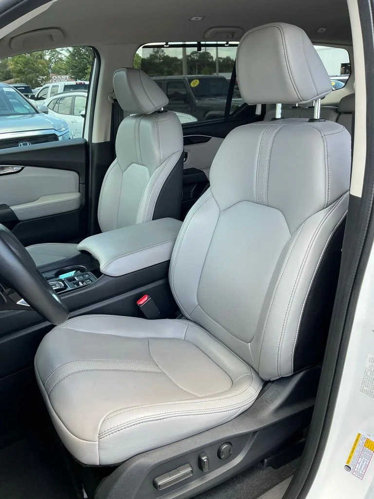 Used 2023 White Honda EX-L image 38
