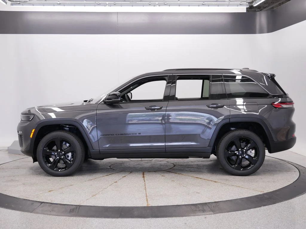New 2026 Baltic Gray Metallic Clearcoat Jeep Limited image 2