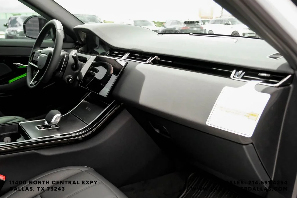 New 2026 Ostuni Pearl Wht Prem Met Land Rover Hoxton Edition image 11