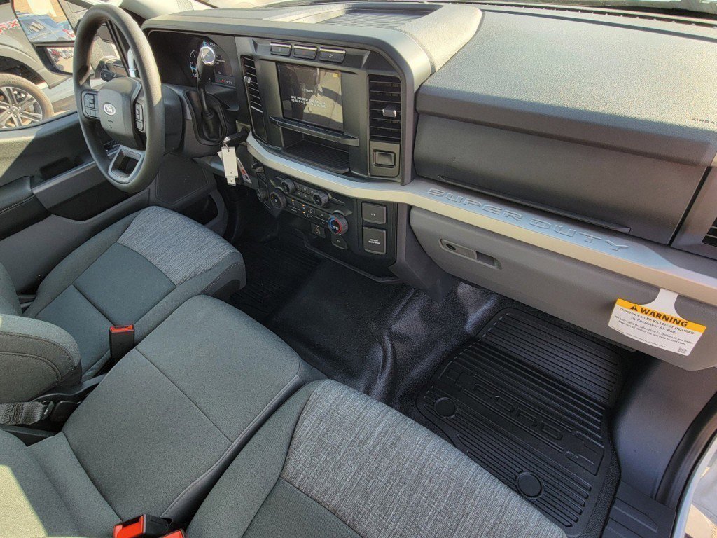 New 2023 Oxford White Ford XLT image 30